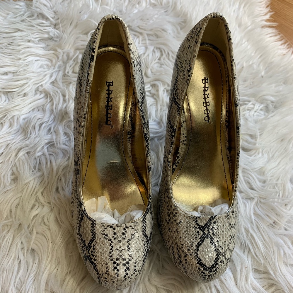Bamboo printed heels